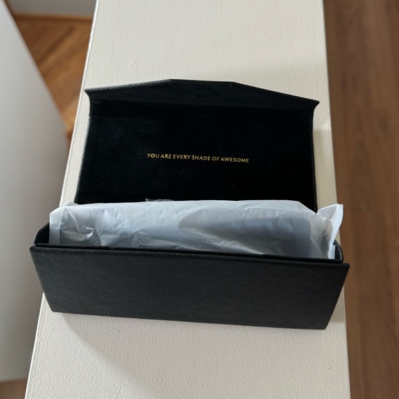 Brand new”Prive Revaux”Unisex sunglasses.(Case,washcloth included).Color-black🖤 - Picture 16 of 16